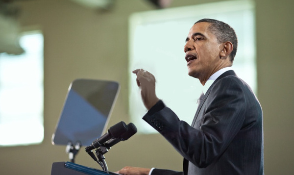 US President Barack Obama using a teleprompter