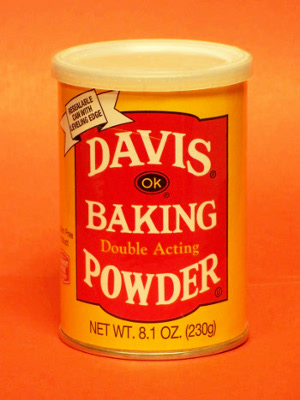 Davis brand baking powder (photo by author)