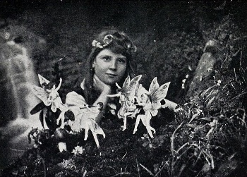 The Cottingley Fairies, 1917