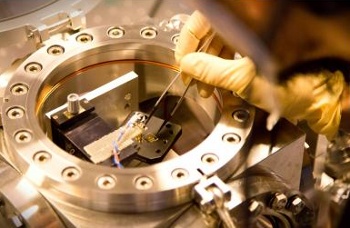 Nanomechanical resonator for radio detection in a vacuum chamber