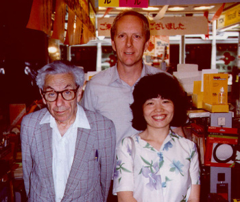 Ronald Graham, Fan Chung Graham, and Paul Erdos (left) in Japan, 1986.