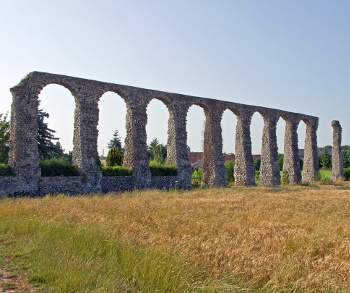 Roman aqueduct near the Luynes