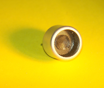 A 40 kHz ultrasonic transducer.