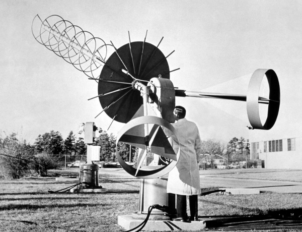 Helical antenna for NOAA TIROS satellite reception